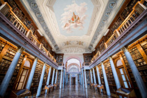 Library of the Pannonhalma Archabbey (Forrás: Library of the Pannonhalma Archabbey - https://pannonhalmifoapatsag.hu/foapatsagi-konyvtar/)