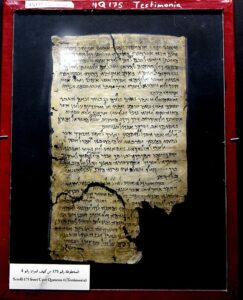 A fragment of the Dead Sea Scrolls Source: Készítette: Osama Shukir Muhammed Amin FRCP(Glasg) – Own work, CC BY-SA 4.0, Link: https://commons.wikimedia.org/w/index.php?curid=88363206